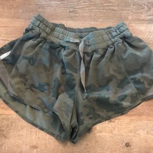 Lululemon Camo Shorty Shorts! 😍